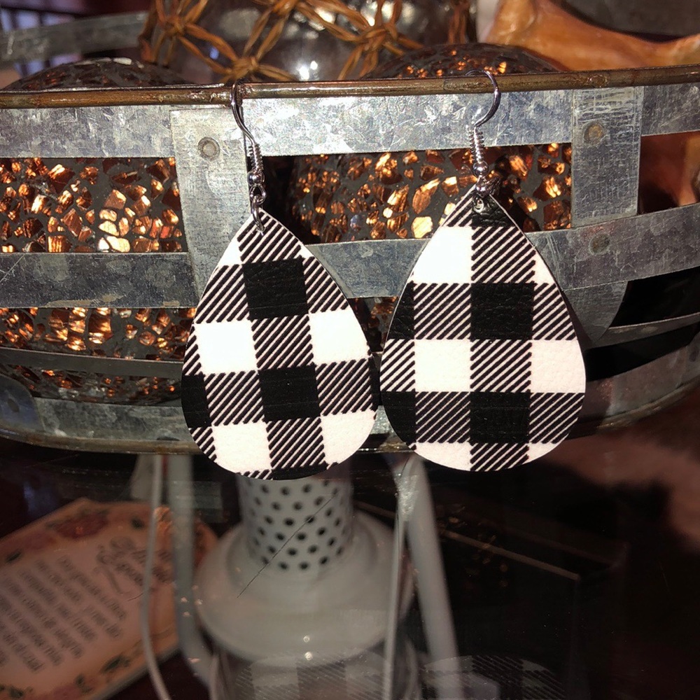 ‼️LAST PAIR‼️🖤Beautiful Plaid Faux Leathers🖤